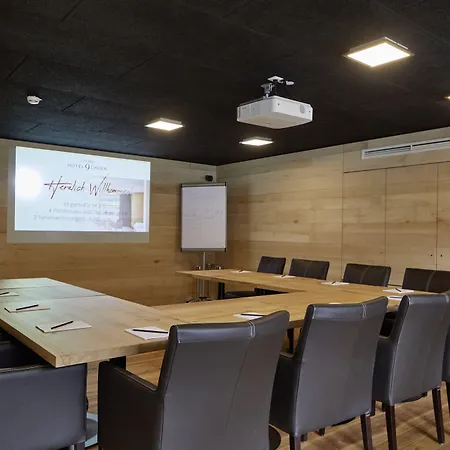 Elzland 9 Linden Otel